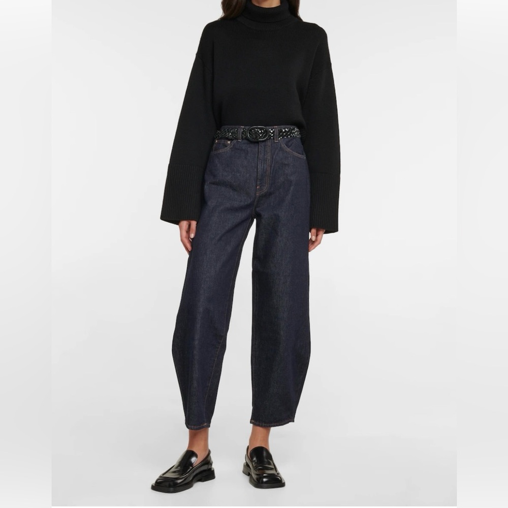 EUC - never worn Totém barrel leg jeans. Sz 29 waist, 32 inseam.
